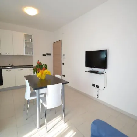 Modern For 5 Guests In Apartment *